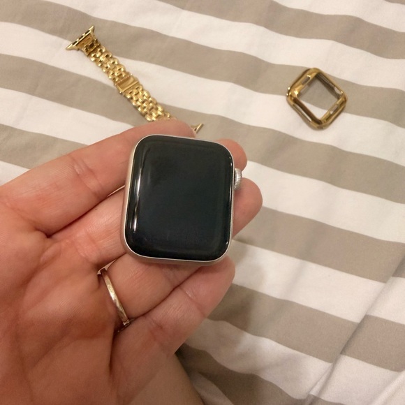 Apple Smartwatch with Gold Band - Picture 3 of 12